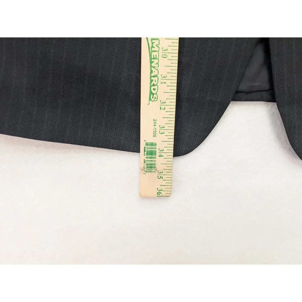 Kilburne and Finch Men's Blazer Jacket Sport Coat Size 44L Black Pinstripe
